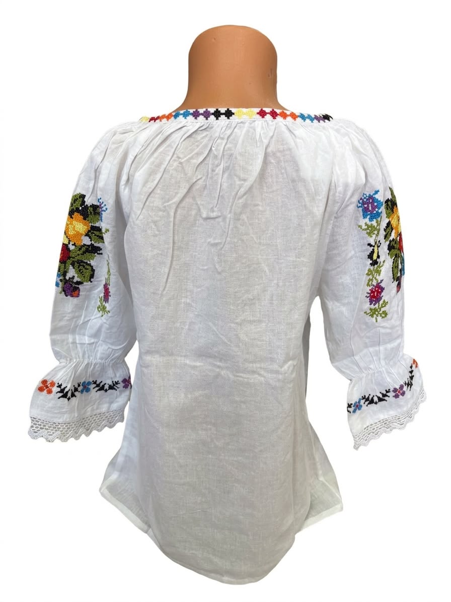 Ie de fetița cu flori multicolore